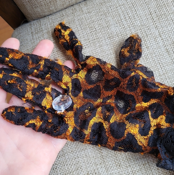 Leopard Print Lace Gloves - Picture 4 of 5